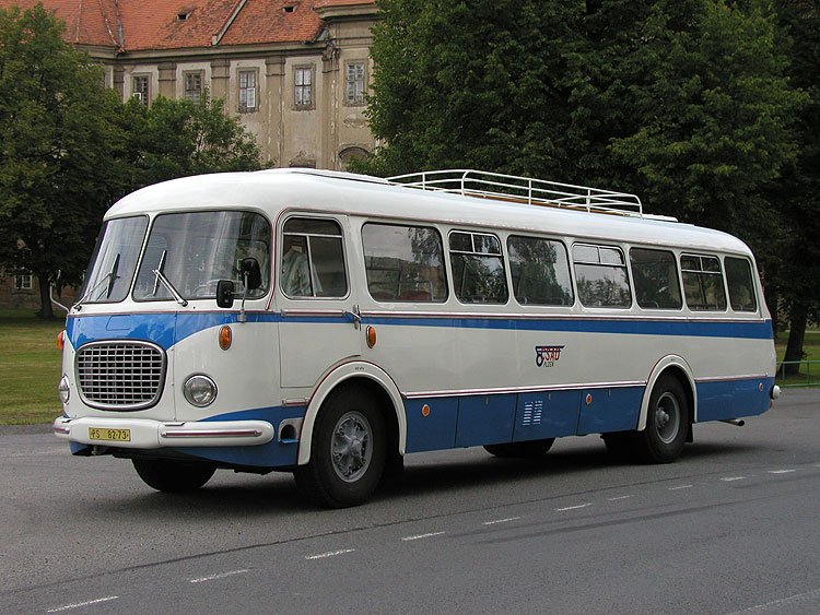 Autobusová spojení UH Jarošov – ZŠ Za Alejí