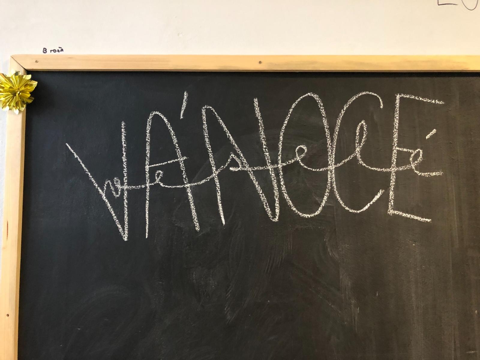 Vánoční zdobení školy