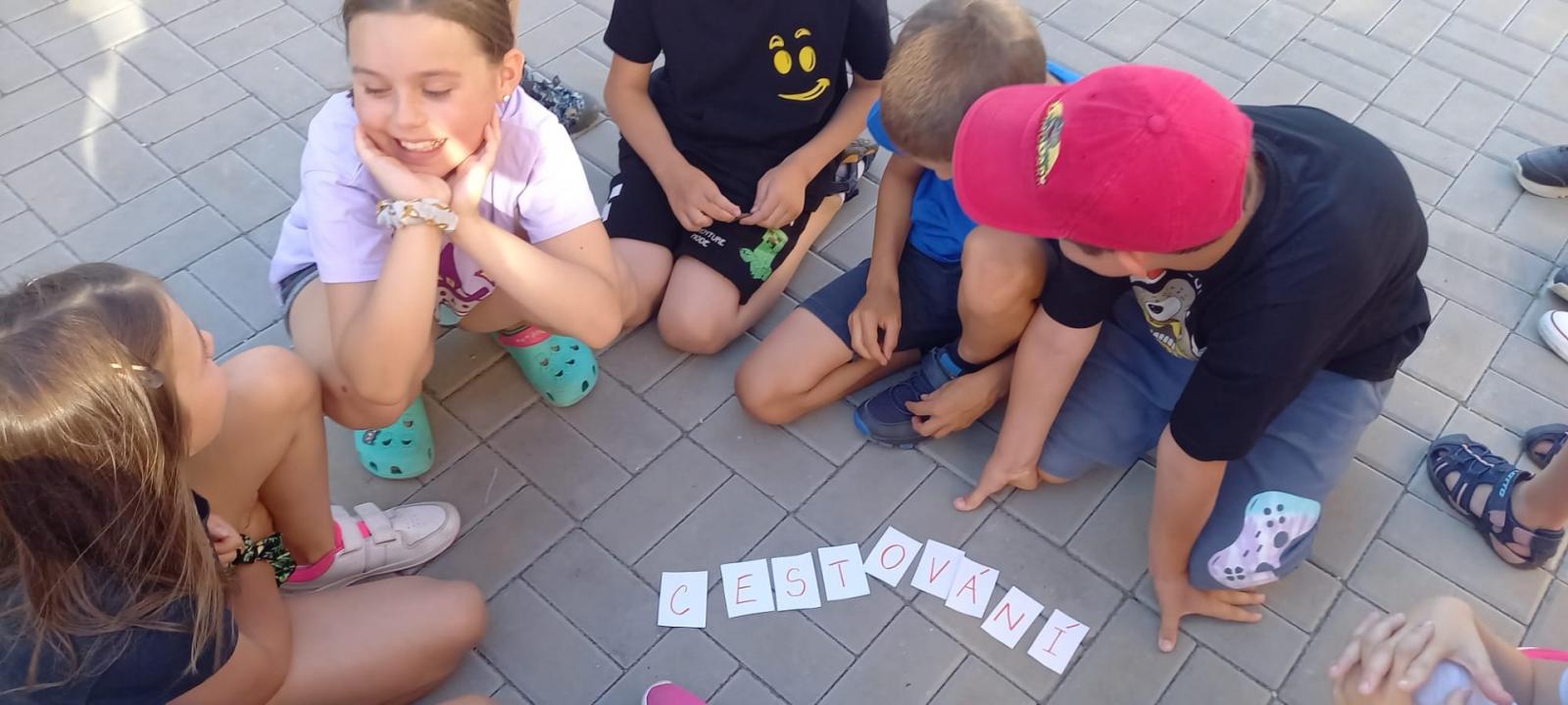 Nocování ve škole