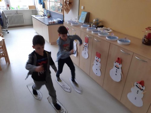 Zimní sporty - závodíme na papírových lyžích