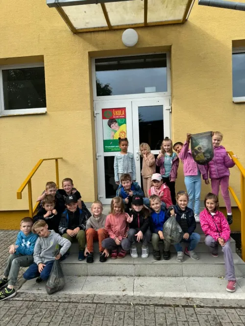 Úklid okolí školy