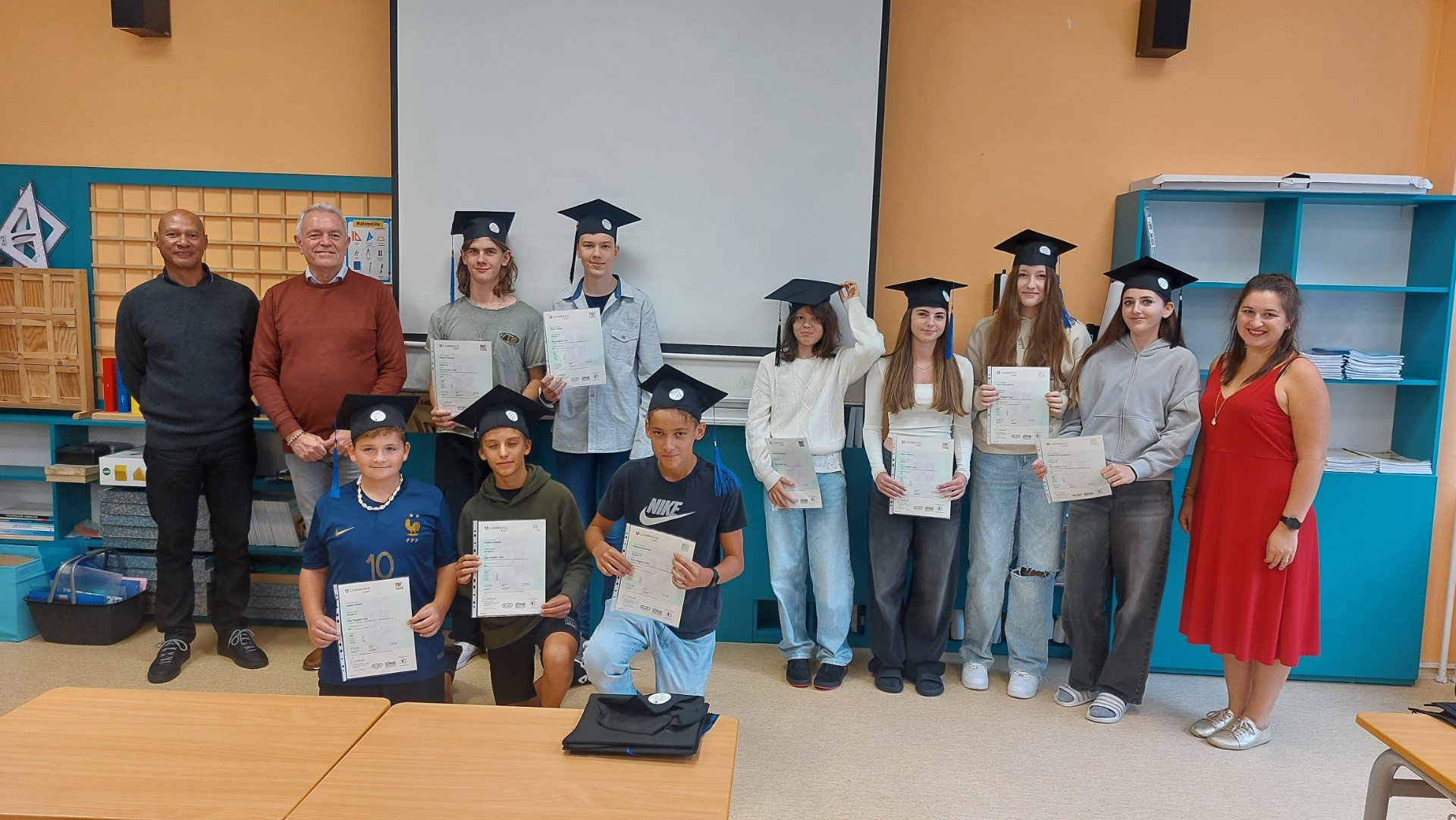 PŘEDÁVÁNÍ CERTIFIKÁTŮ CAMBRIDGE