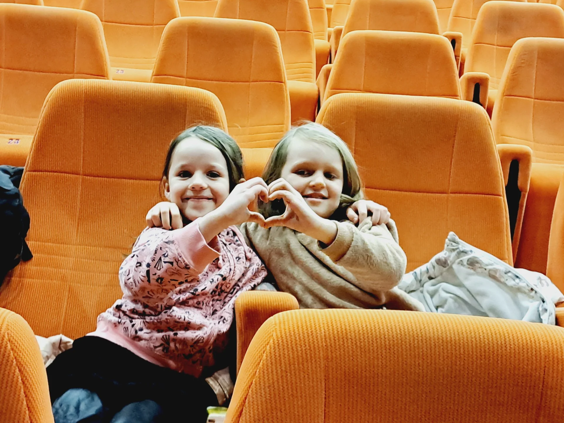 Jeden svět, filmová projekce v kině Hvězda