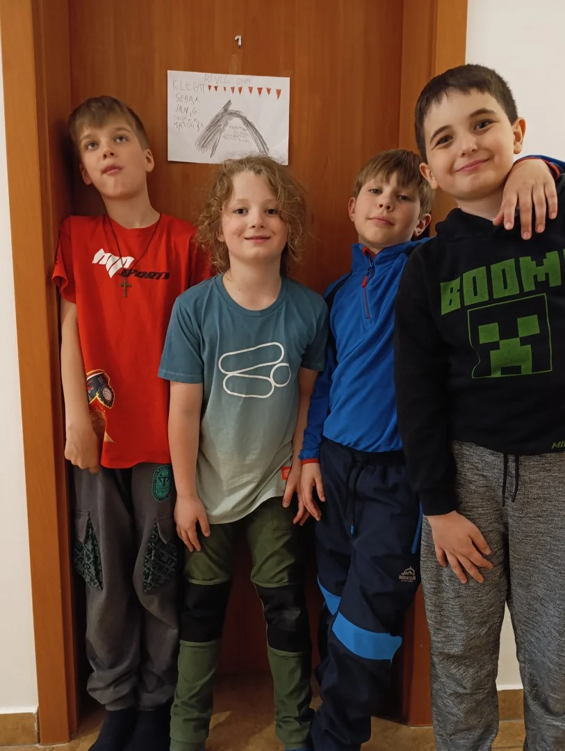AP REVIKA - den první